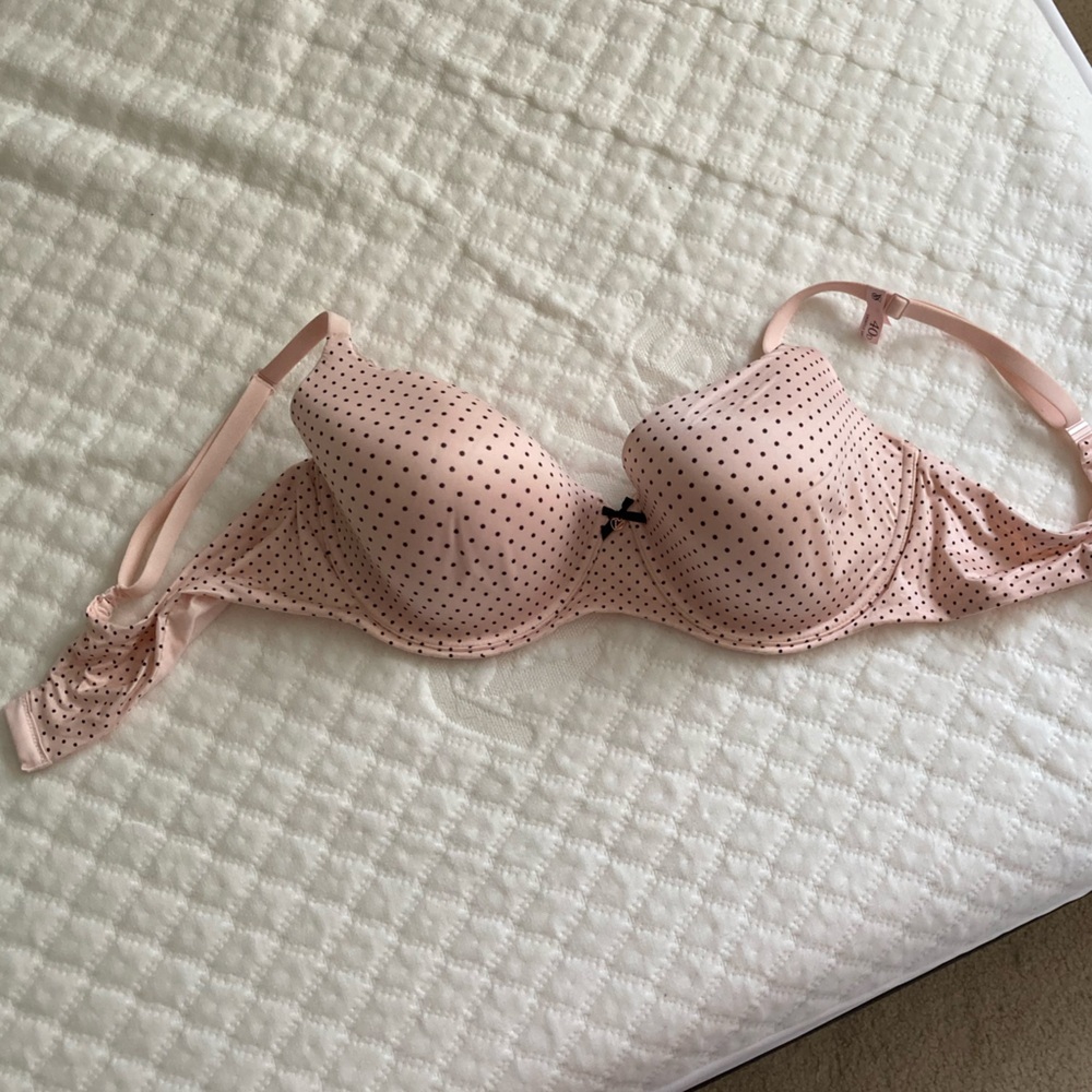 Victoria’s Secret Lightly Lined bra